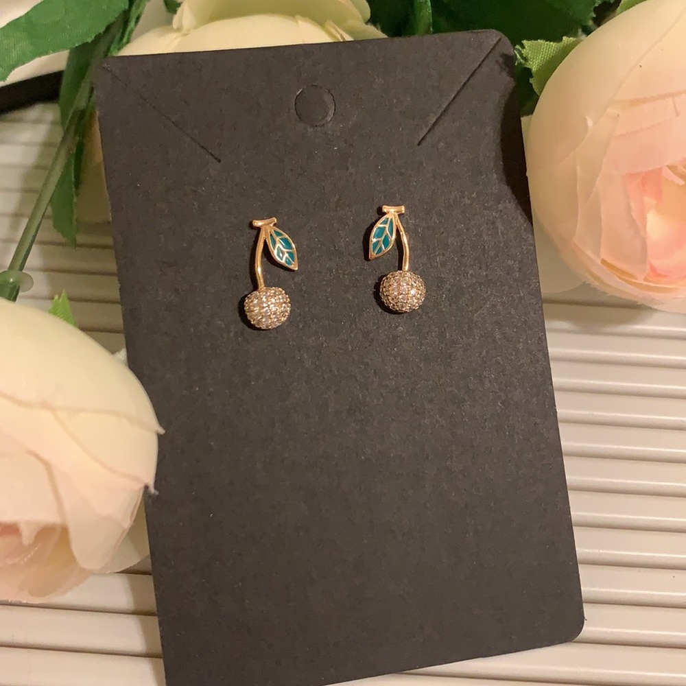 18k gold laminated zirconia cherry earring / Brand new